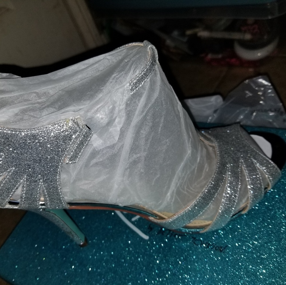 Betsy Johnson blue bottom heels